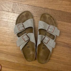 Birkenstock Arizona Taupe 42 narrow
M9/W11